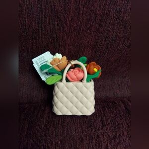 Flower basket pocketback holder by bath and body works